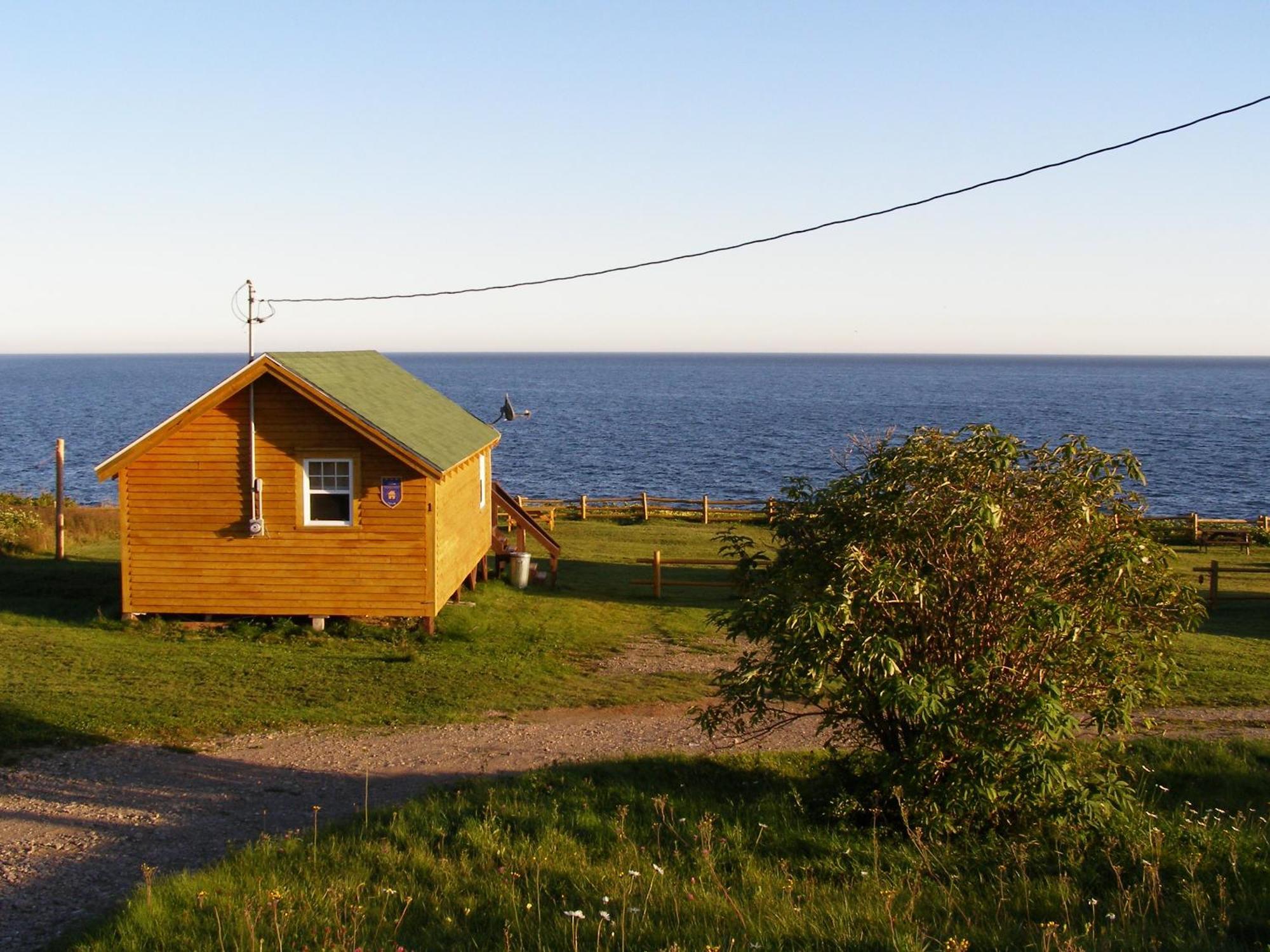 Les Chalets Brise-De-Mer Sainte-Therese-de-Gaspe ภายนอก รูปภาพ