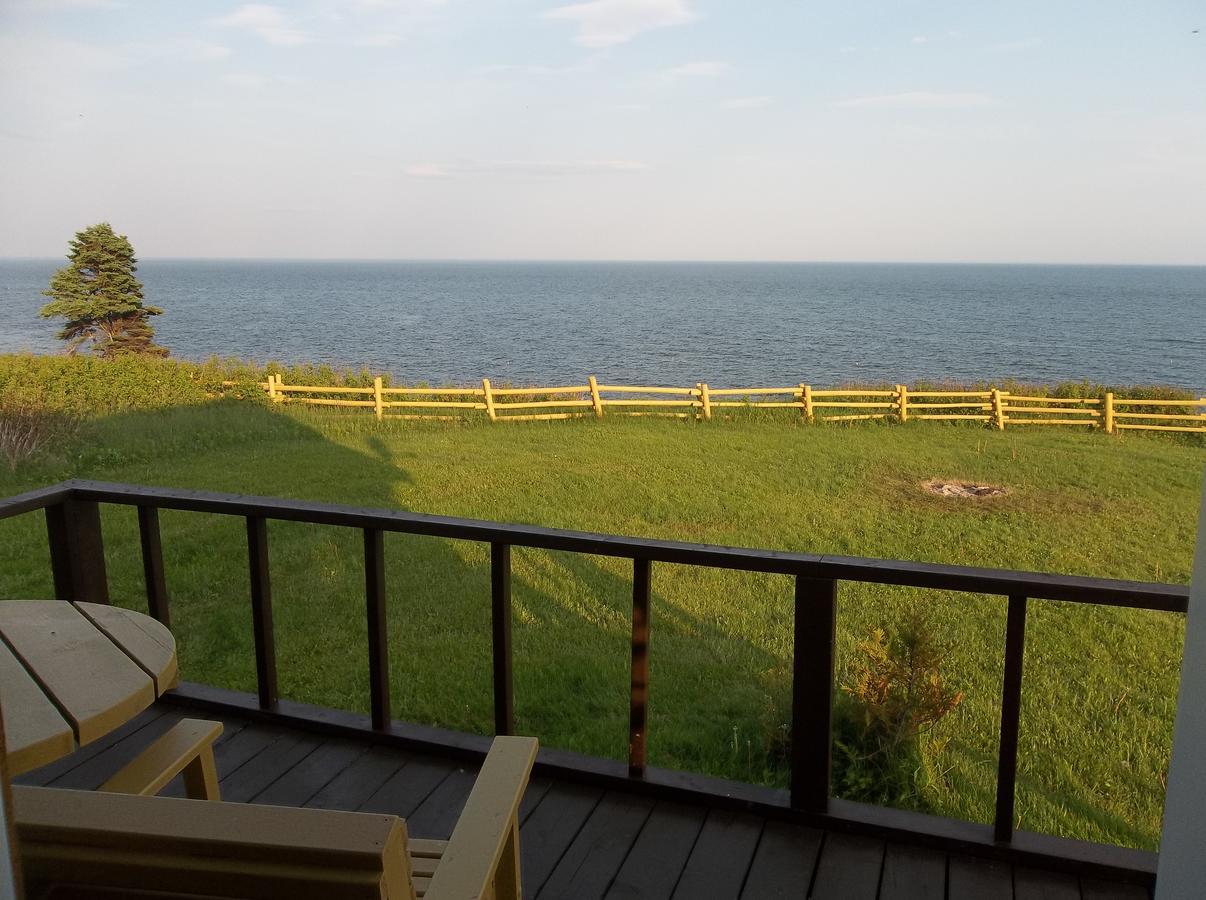 Les Chalets Brise-De-Mer Sainte-Therese-de-Gaspe ภายนอก รูปภาพ