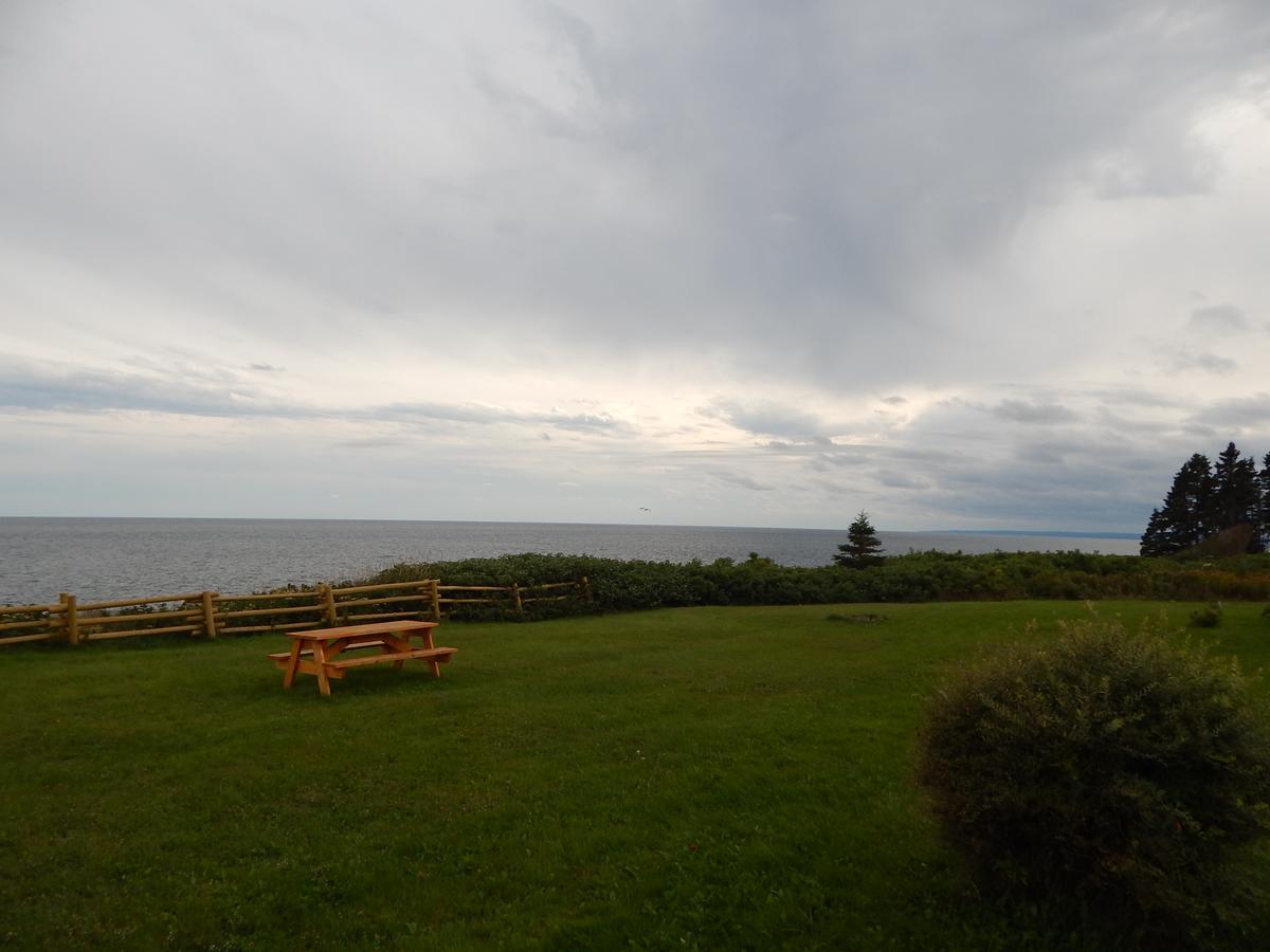 Les Chalets Brise-De-Mer Sainte-Therese-de-Gaspe ภายนอก รูปภาพ